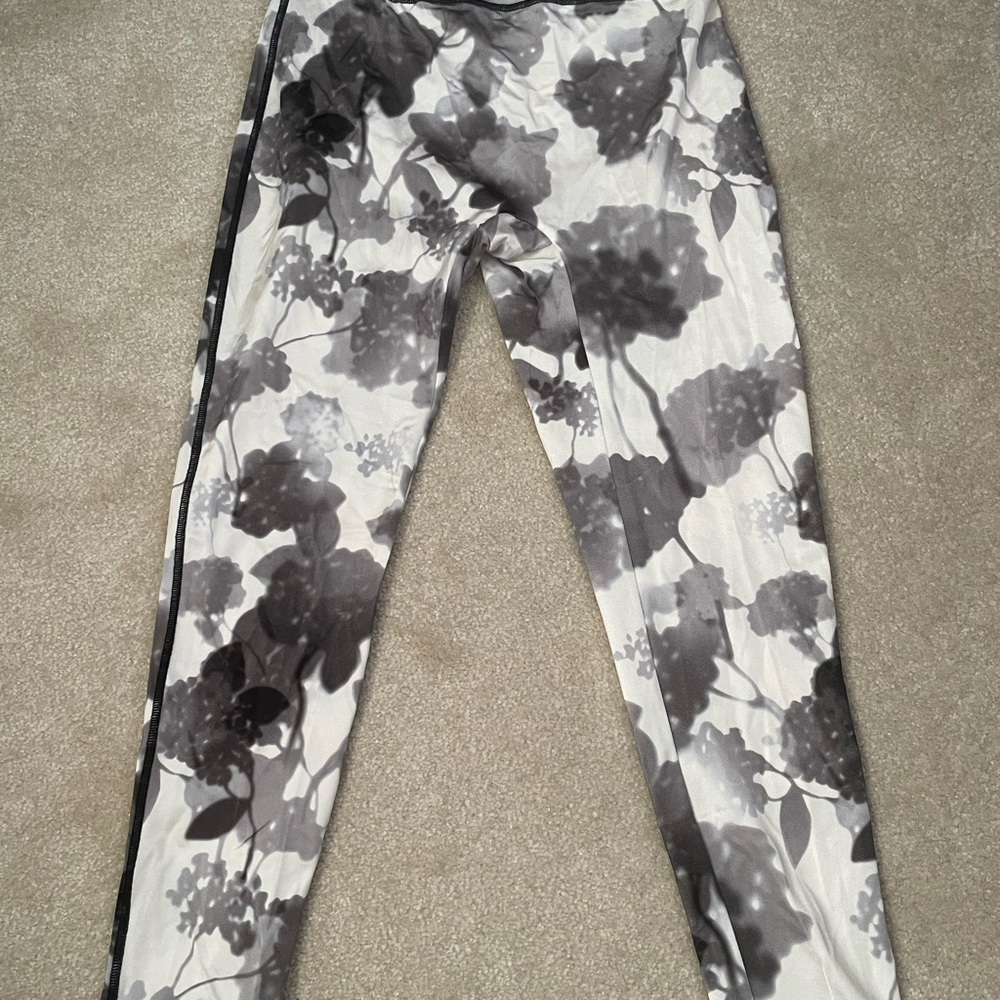 Fendi Black and Gray Floral Leggings